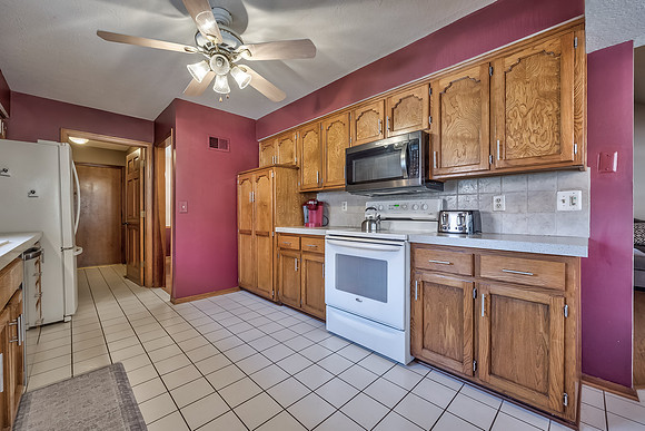 3836NEEllisonDr-19