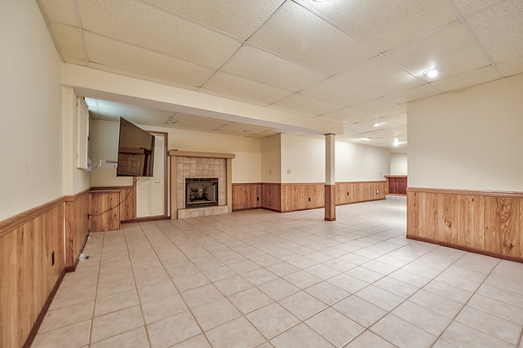 3836NEEllisonDr-32