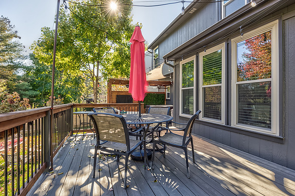13801MeadowLn-5