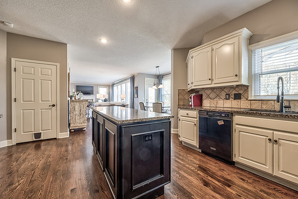 13801MeadowLn-22