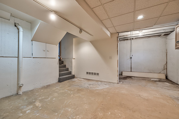 6136NewtonSt-2
