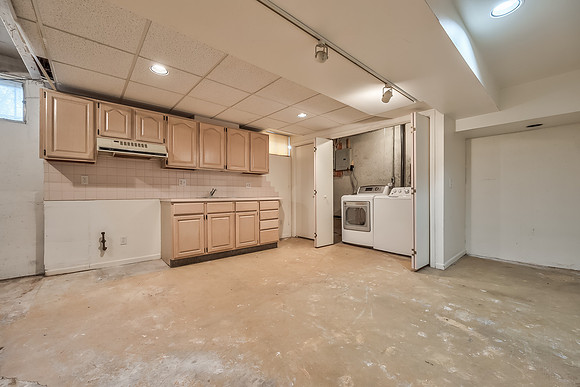 6136NewtonSt-1