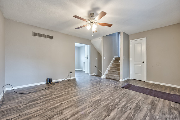 6136NewtonSt-16
