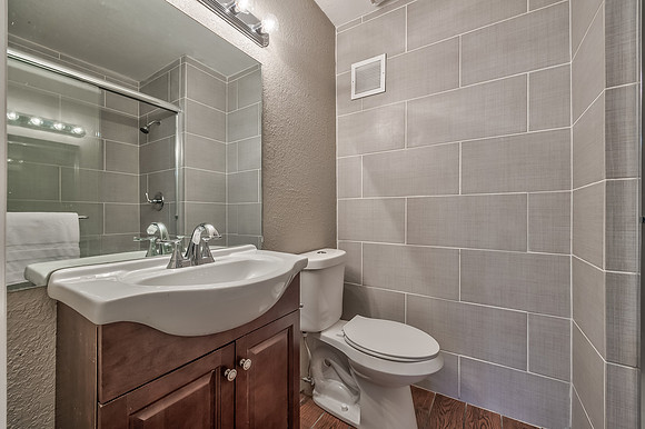 6136NewtonSt-22