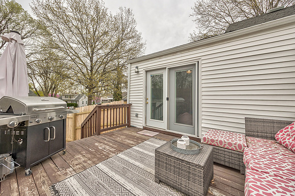 6810HawthorneAve-24