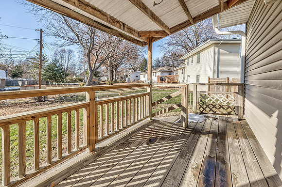 817SWPleasantDr-21