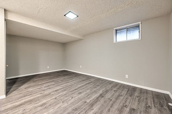 8190HalseySt-21
