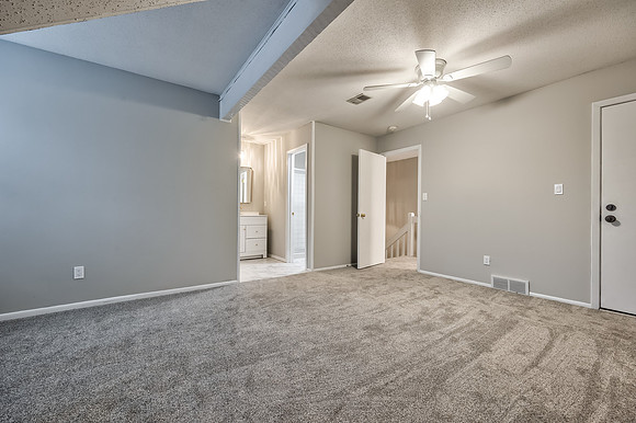 8190HalseySt-24