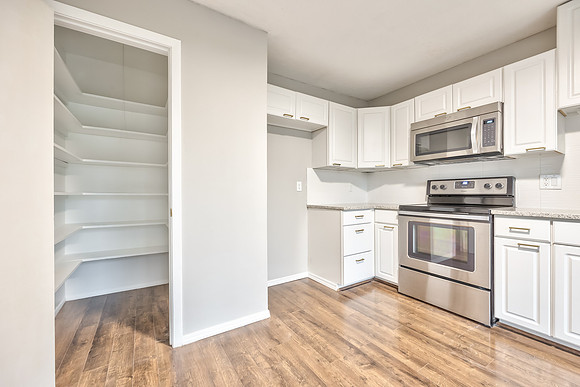 8190HalseySt-29