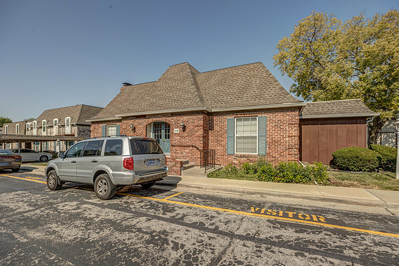 5704MetcalfLn-27