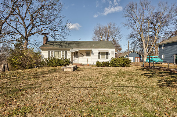 5220SloanAve-1