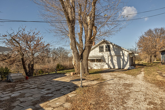 5220SloanAve-4