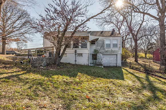 5220SloanAve-10