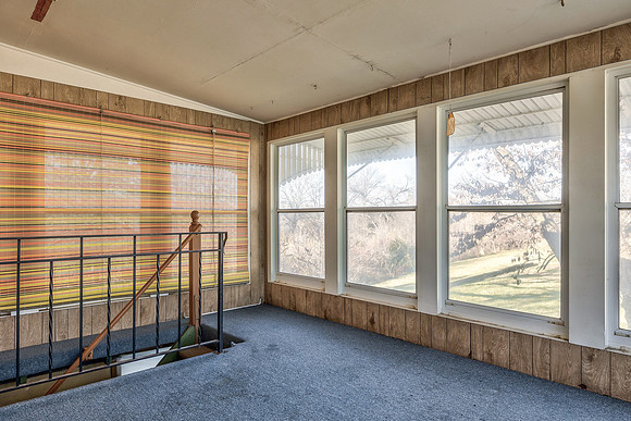 5220SloanAve-12