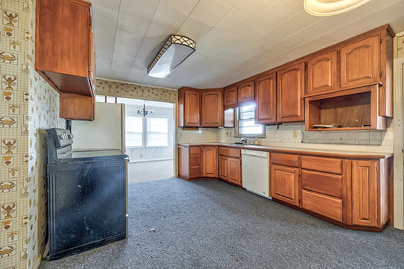 5220SloanAve-16