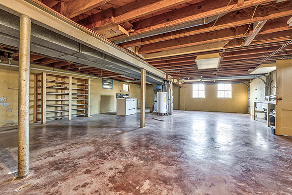 5220SloanAve-14