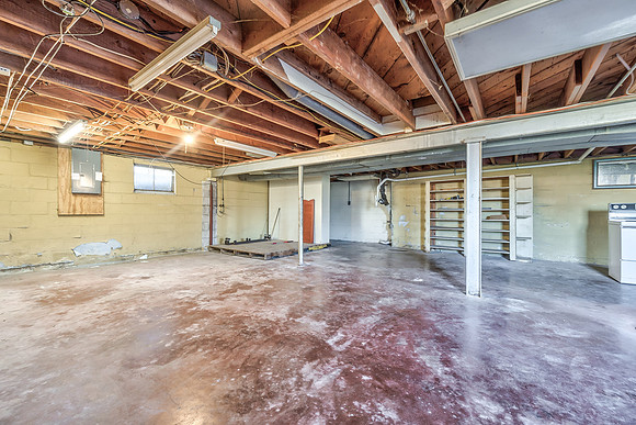 5220SloanAve-13
