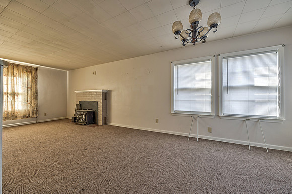 5220SloanAve-18