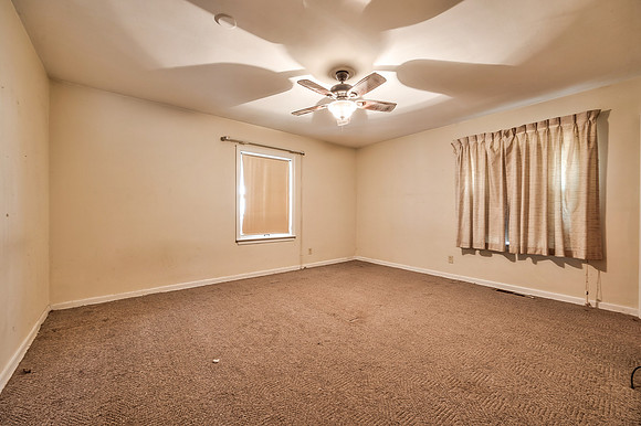 5220SloanAve-23
