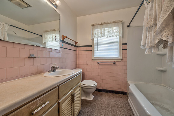 5220SloanAve-24