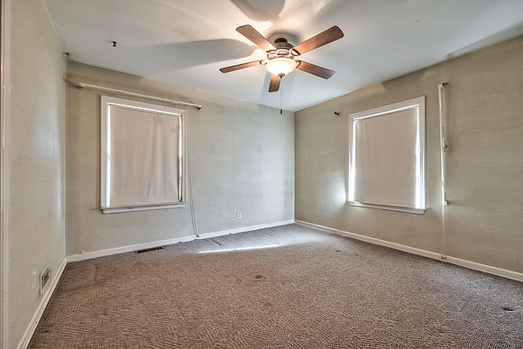 5220SloanAve-25