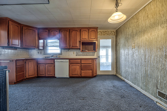 5220SloanAve-27