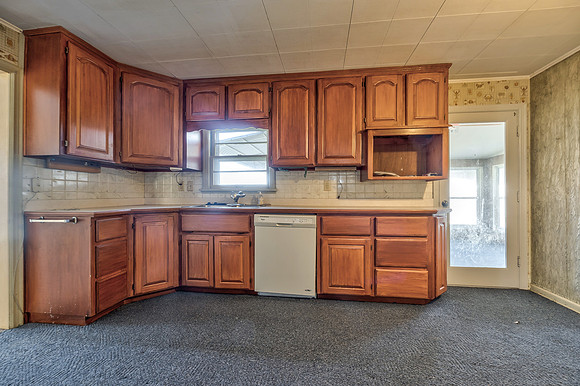 5220SloanAve-17
