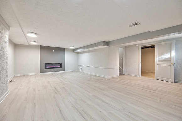 8269Monrovia-26