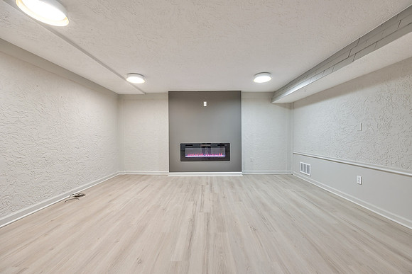 8269Monrovia-27