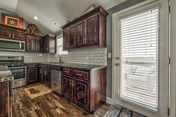 15617LakesideDr-13