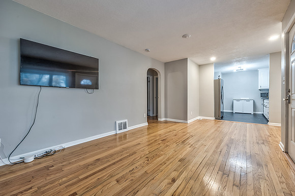 5042ClarkDr-7