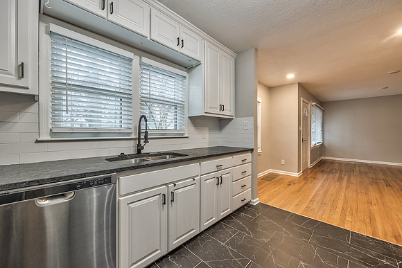 5042ClarkDr-14