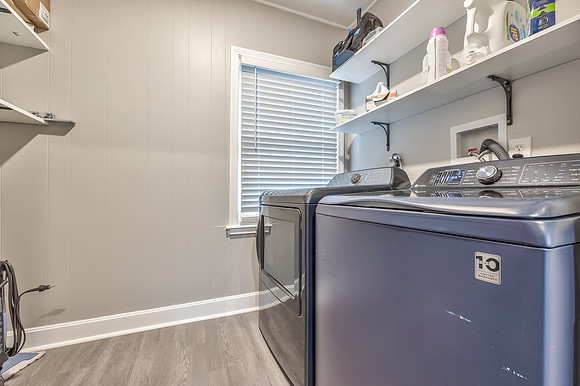 5042ClarkDr-16