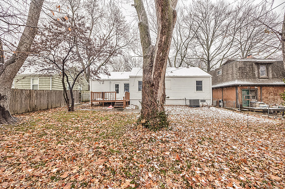 5042ClarkDr-23