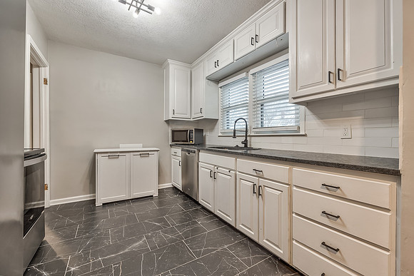 5042ClarkDr-8