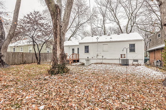 5042ClarkDr-24