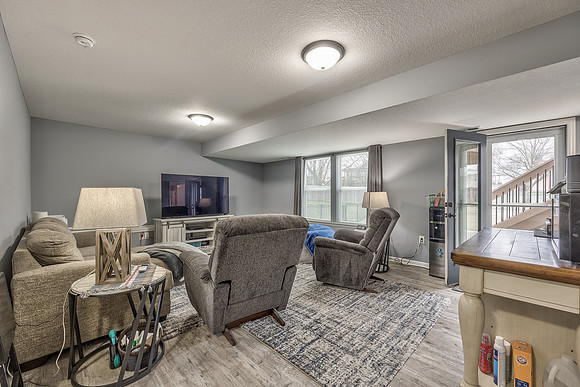 11307YeckerAve-32