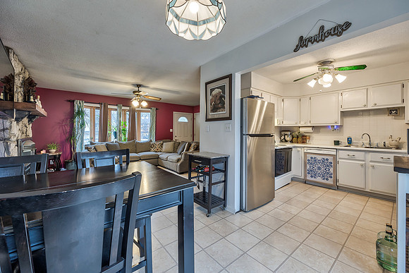 104ContinentalDr-12