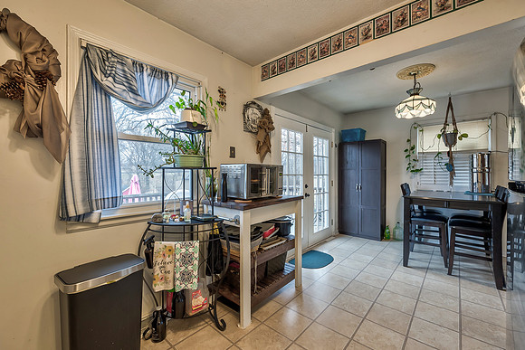 104ContinentalDr-16
