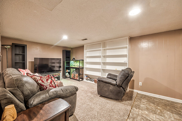 104ContinentalDr-20