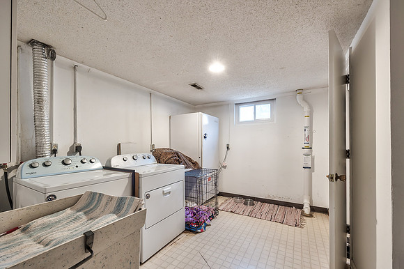 104ContinentalDr-22