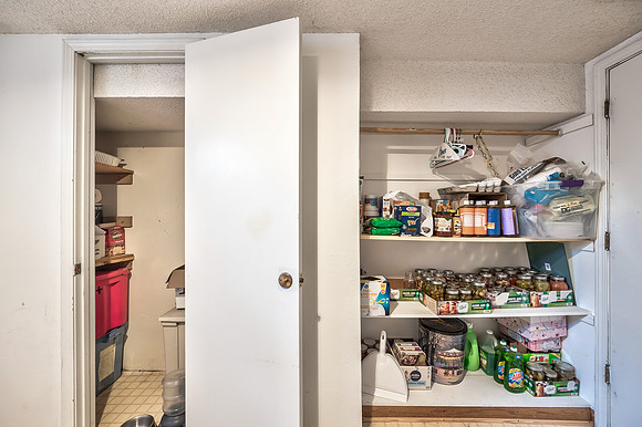 104ContinentalDr-23