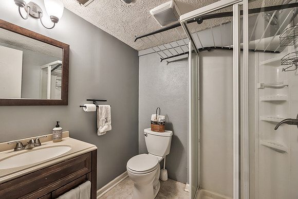 104ContinentalDr-26