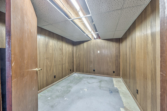 9010WesternHillsDr-27