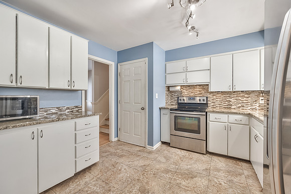 13001PennycrossRD-17