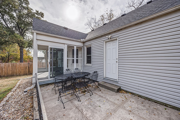 5617RoeBlvd-19