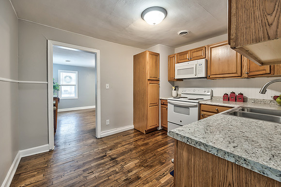 8600HayesSt-12