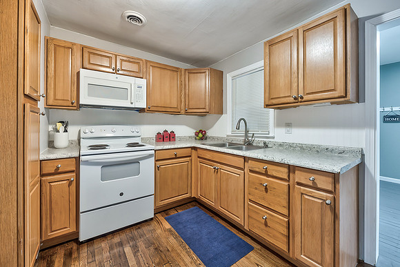 8600HayesSt-14