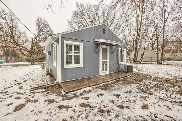8600HayesSt-16