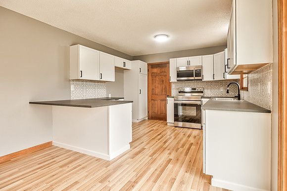 8134OaklandAve-13